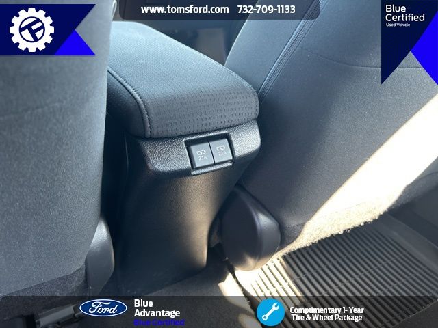 2021 Toyota Prius L photo 19
