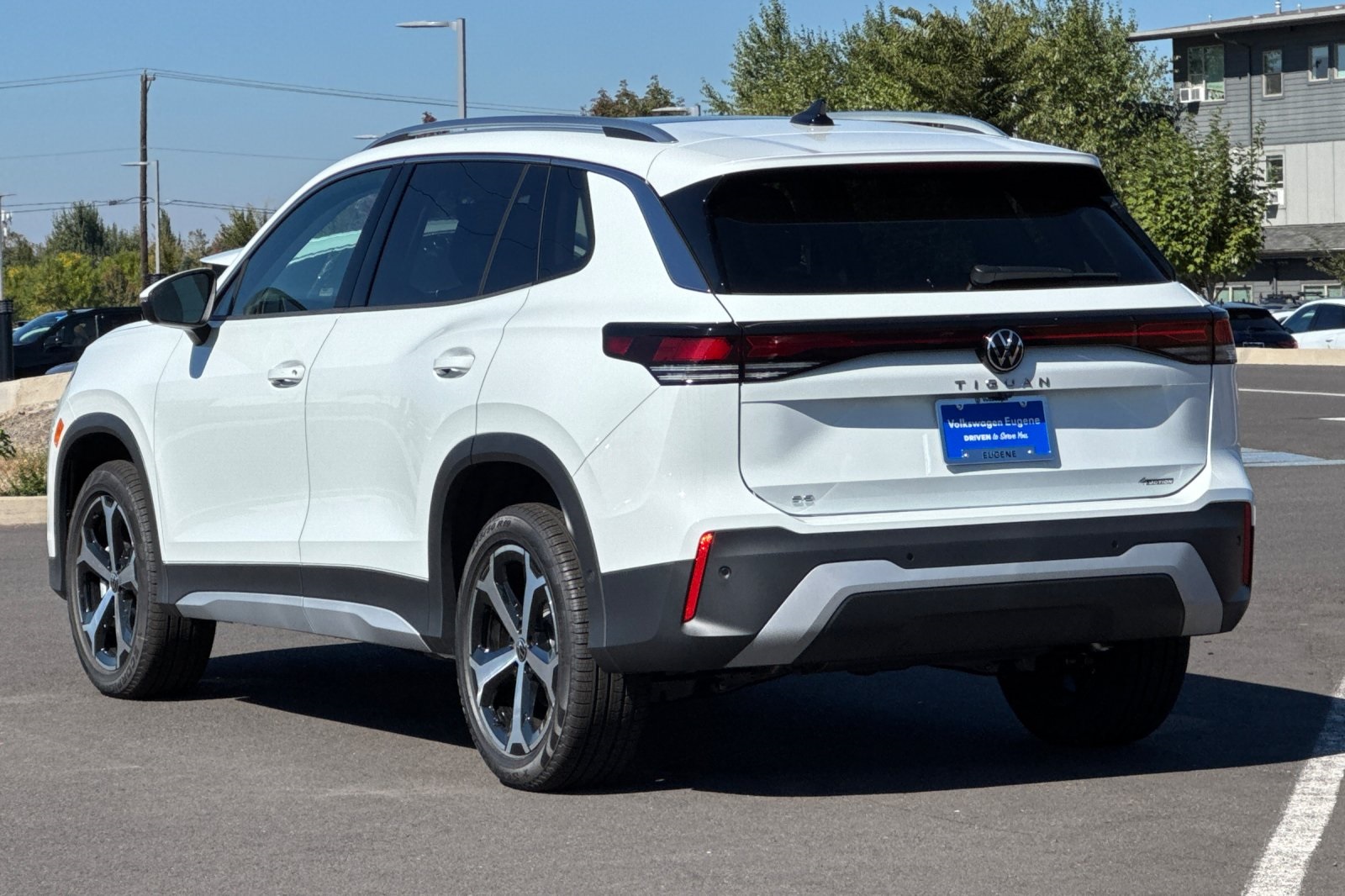 2025 Volkswagen Tiguan SE photo 3