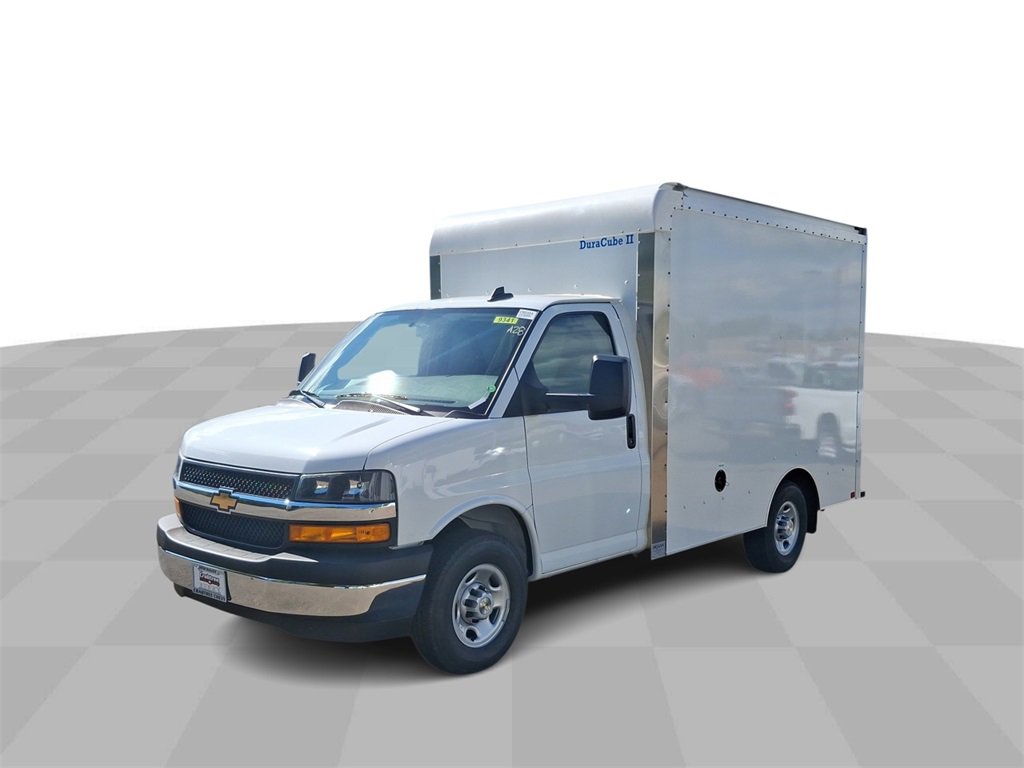 2025 Chevrolet Express Cutaway Base's photo