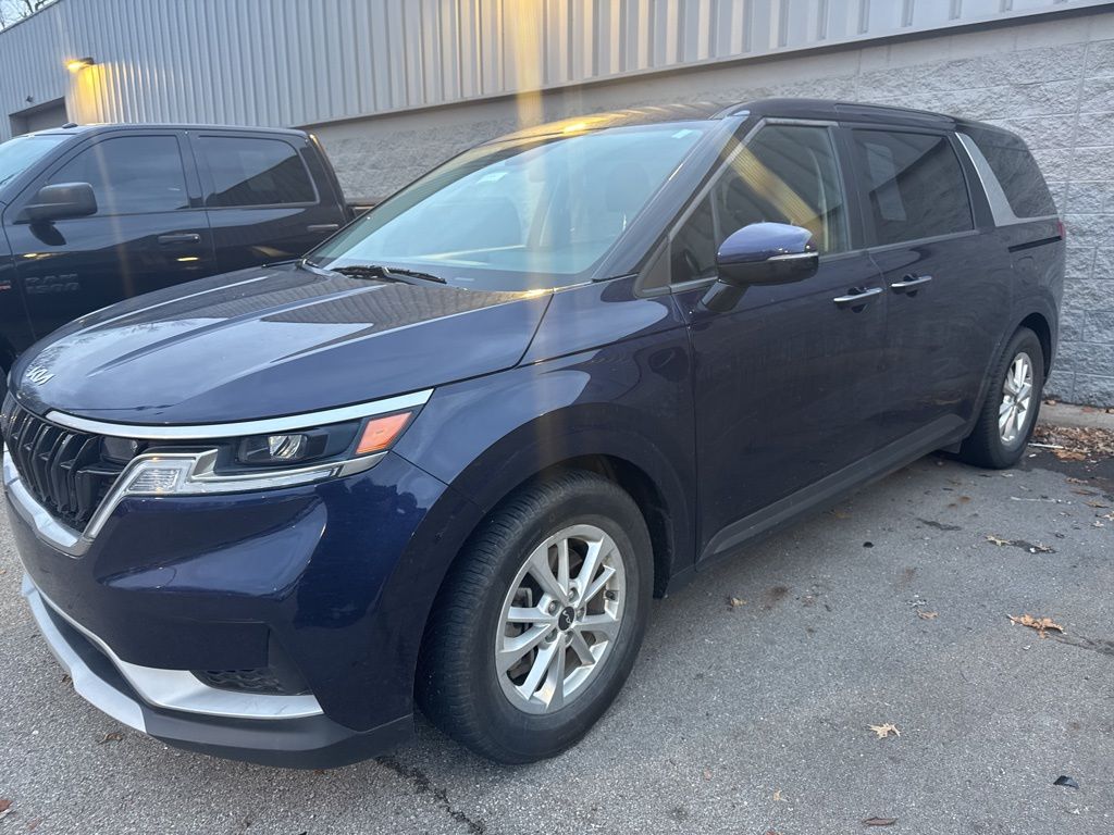 2023 Kia Carnival LX Seat Pkg's photo