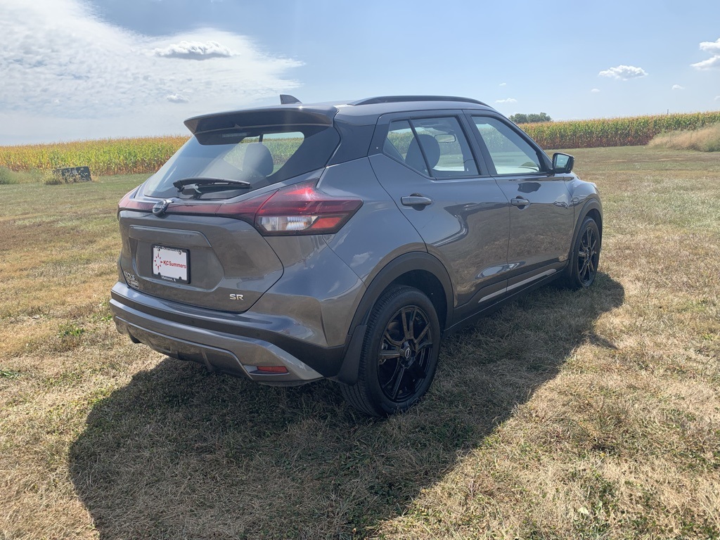 2024 Nissan Kicks SR photo 3