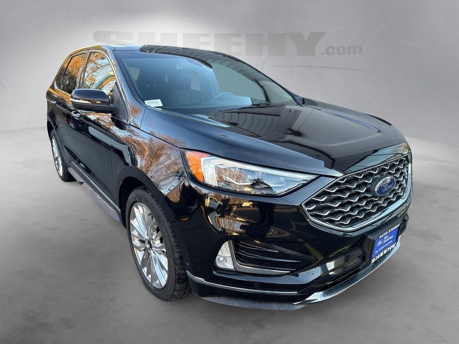2020 Ford Edge Titanium photo 2
