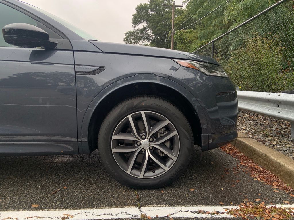 2025 Land Rover Discovery Sport S photo 10