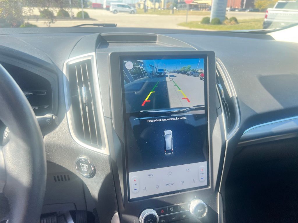 2022 Ford Edge SEL photo 6
