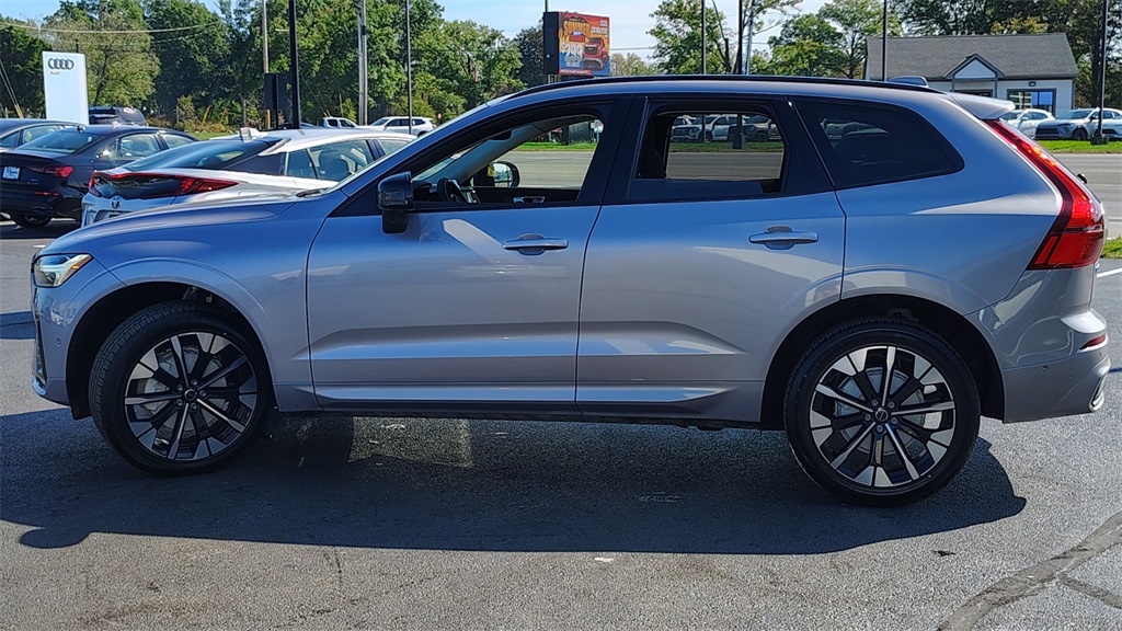 2026 Volvo XC60 B5 Plus photo 3