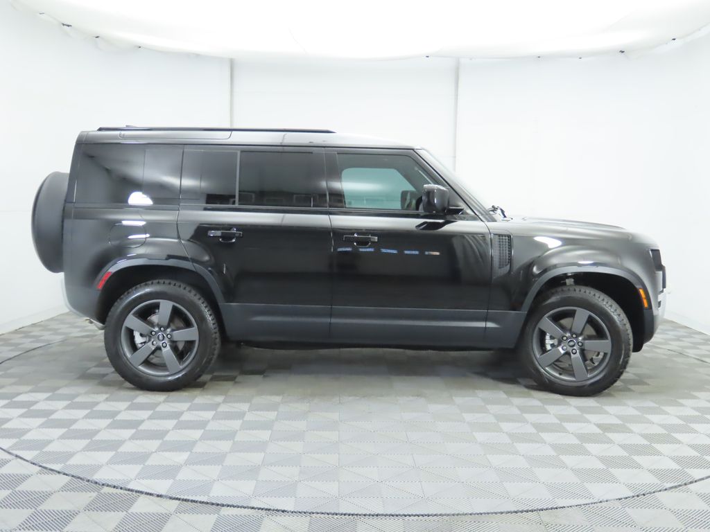 2025 Land Rover Defender 110 S photo 4