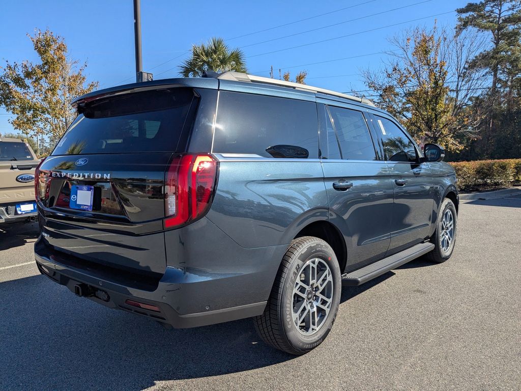 2025 Ford Expedition photo 4