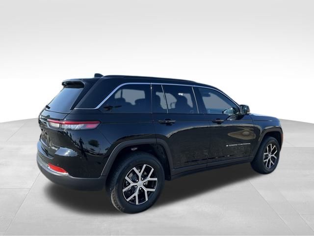 2025 Jeep Grand Cherokee Limited photo 3