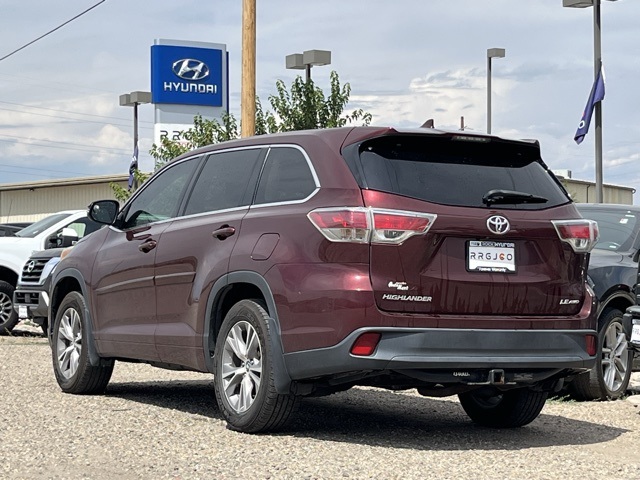 2016 Toyota Highlander LE Plus photo 3