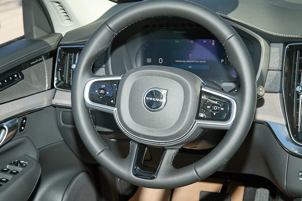 2026 VOLVO XC90 - Image 25