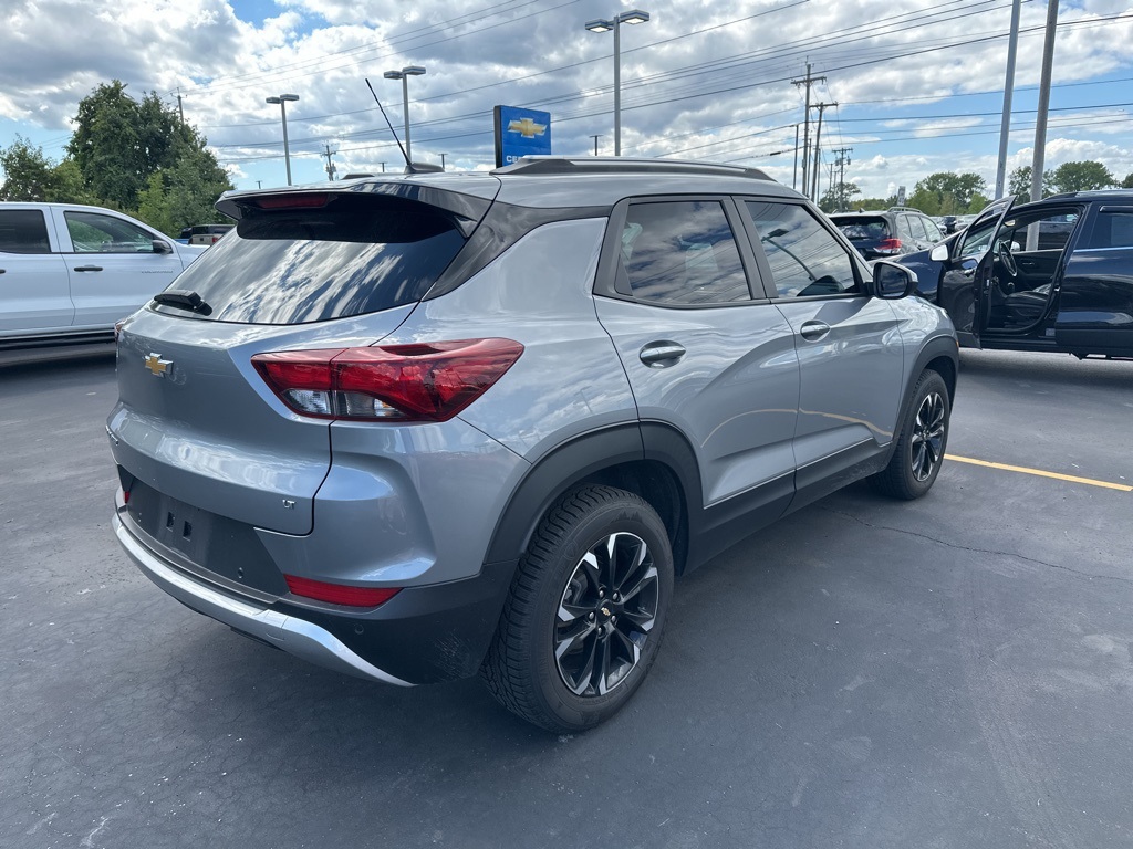2023 Chevrolet Trailblazer LT photo 2