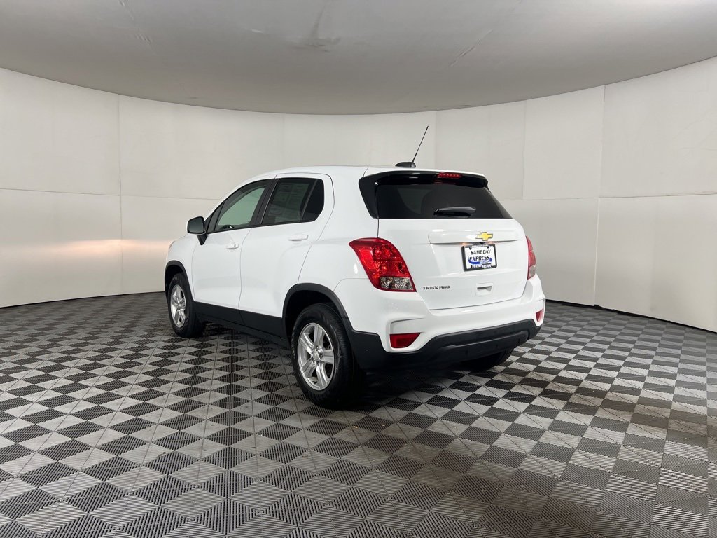 2022 Chevrolet Trax LS photo 3