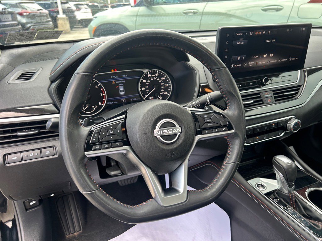 2023 Nissan Altima 2.5 SR photo 13