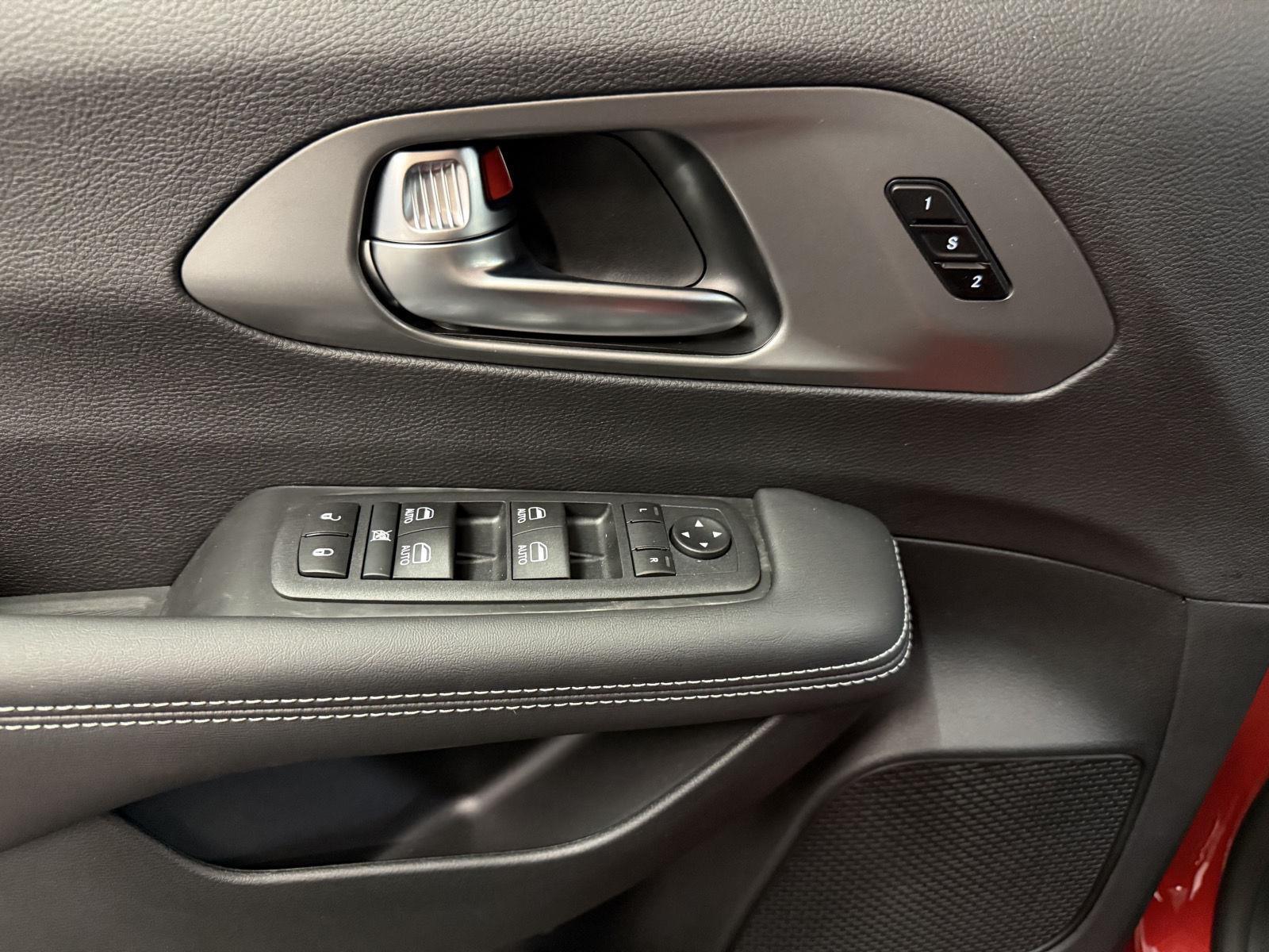 2026 Chrysler Pacifica photo 23