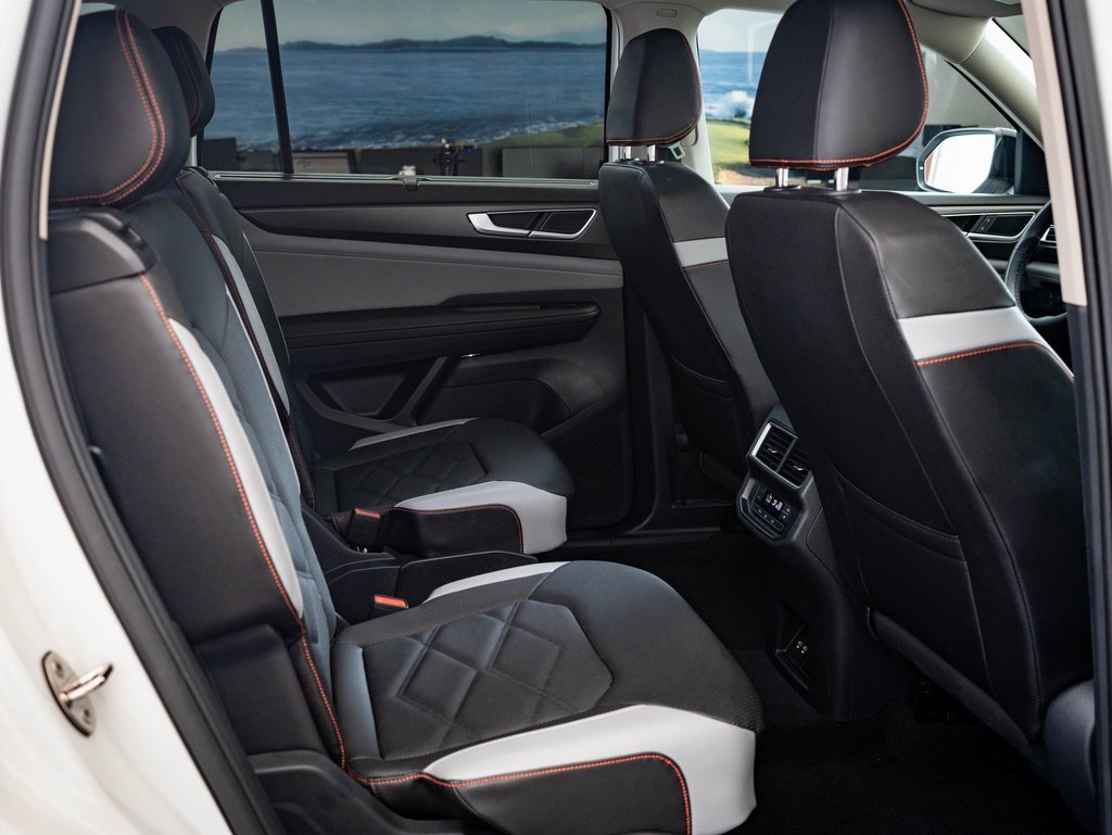 2025 Volkswagen Atlas Peak Edition SE photo 34