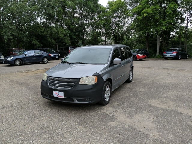 2013 Chrysler Town & Country TOURING MINIVAN 4D