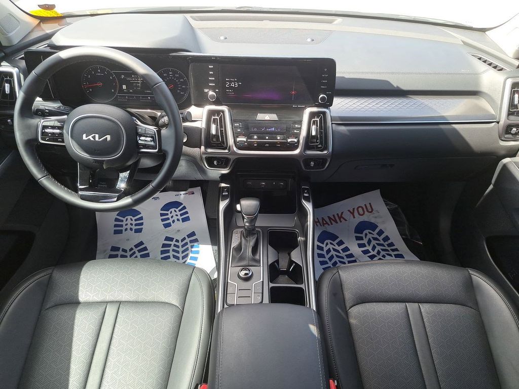 2023 Kia Sorento S photo 14