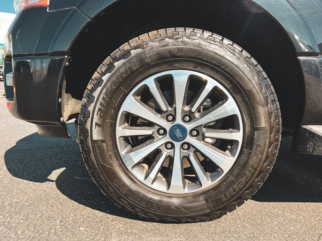 2015 Ford Expedition XLT photo 12