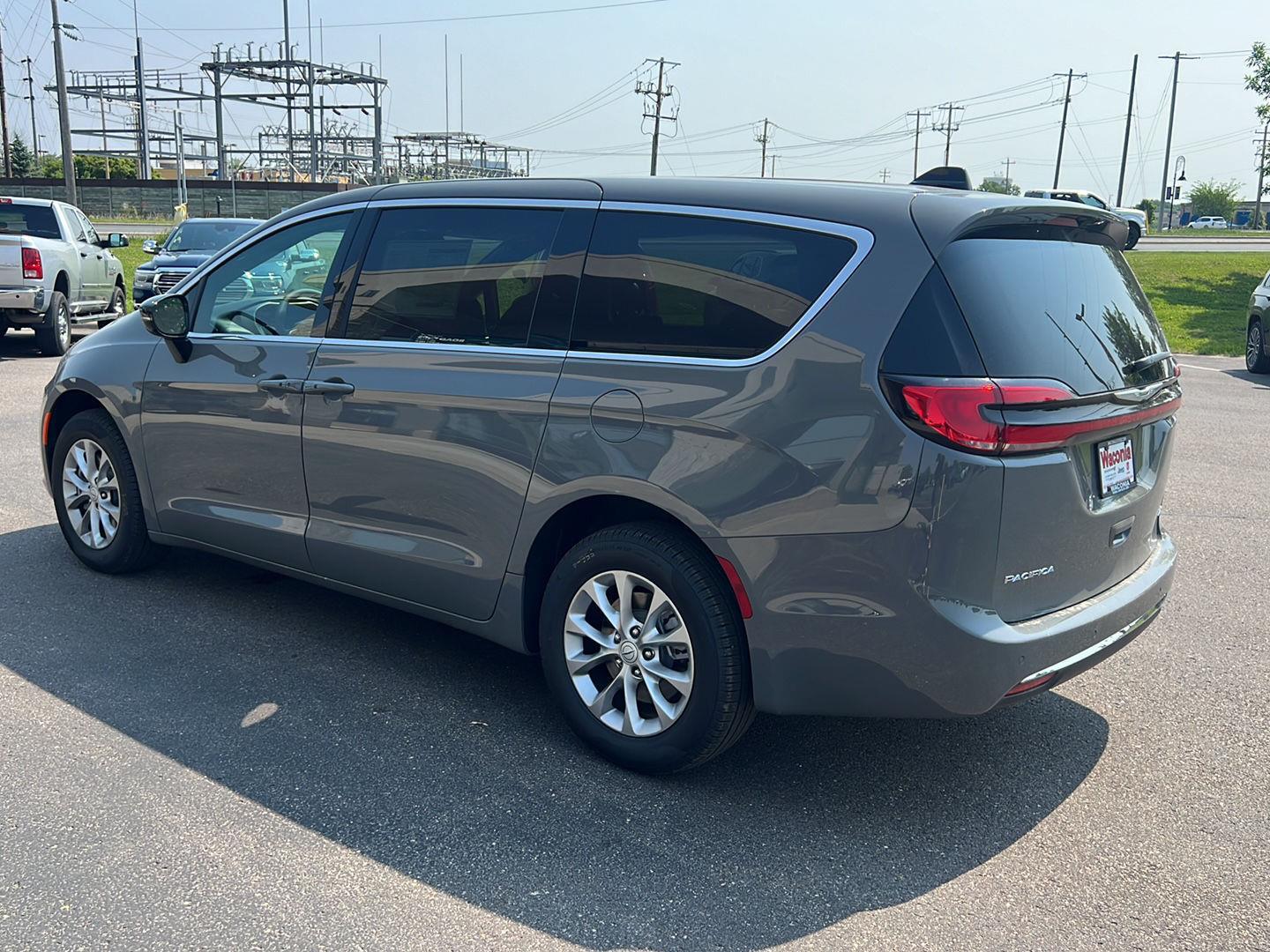 2025 Chrysler Pacifica photo 5