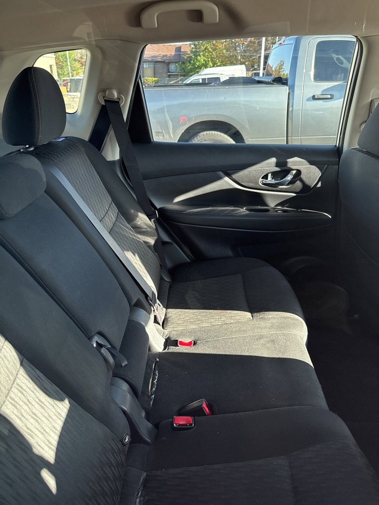 2017 Nissan Rogue SV photo 9