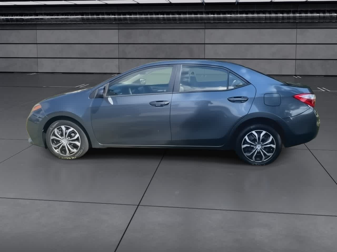 2016 Toyota Corolla LE photo 5