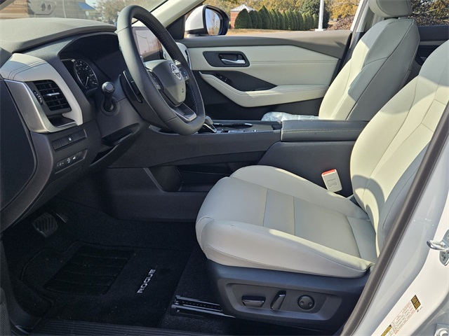 2026 Nissan Rogue SV photo 2