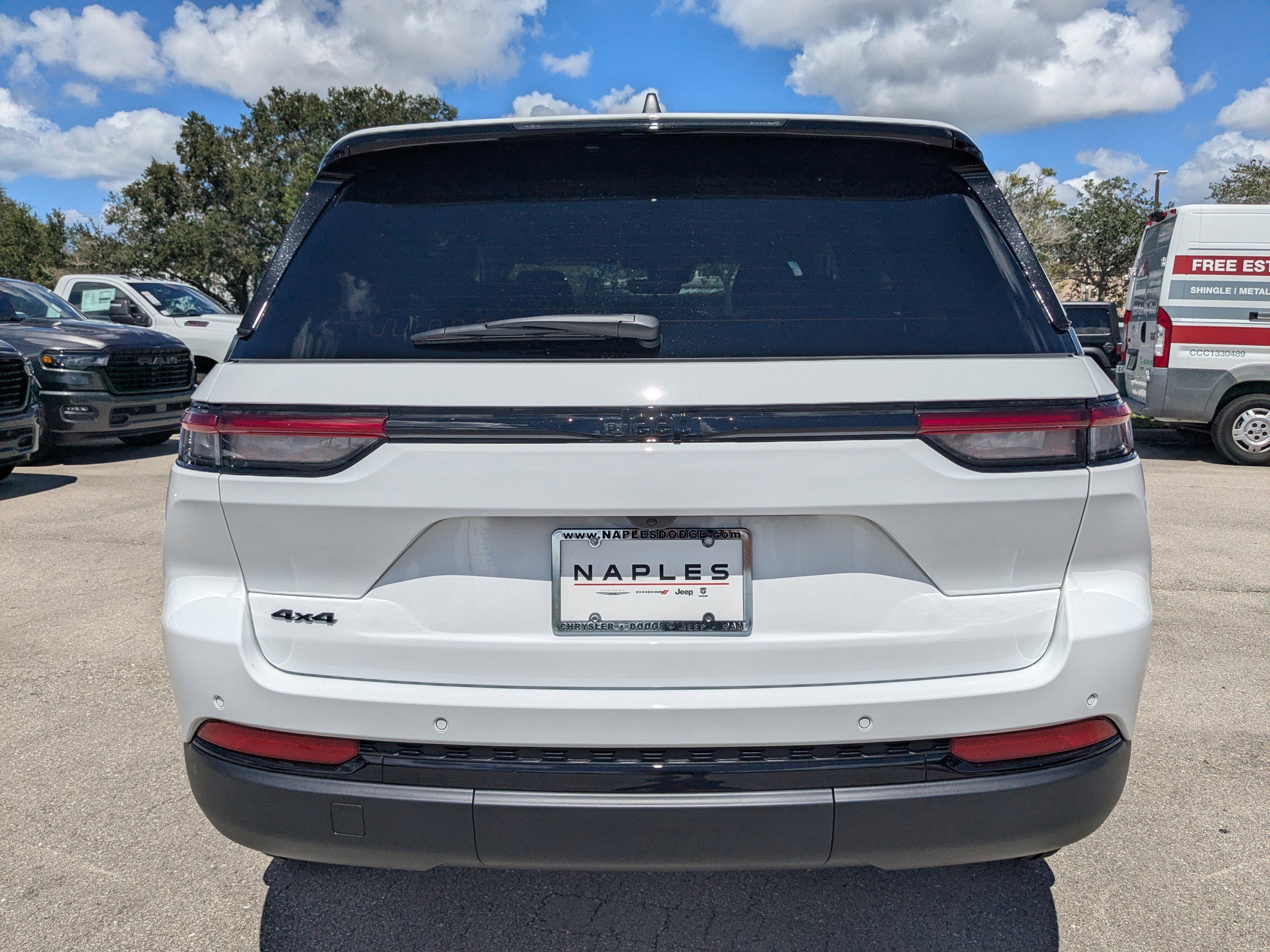 2025 Jeep Grand Cherokee Laredo Altitude photo 6