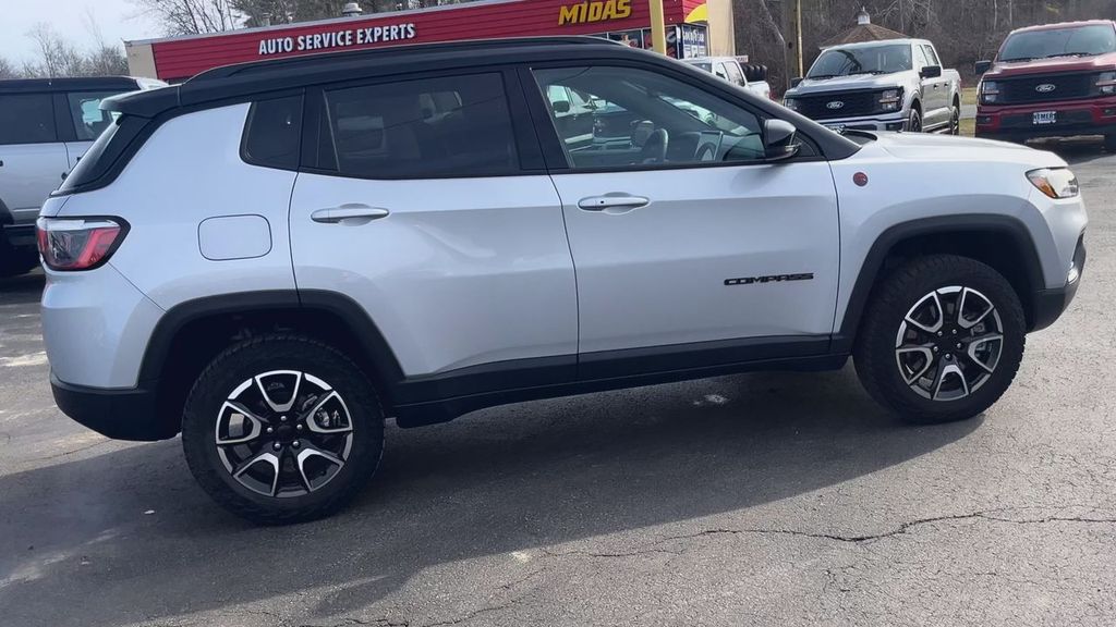2024 Jeep Compass Trailhawk photo 4