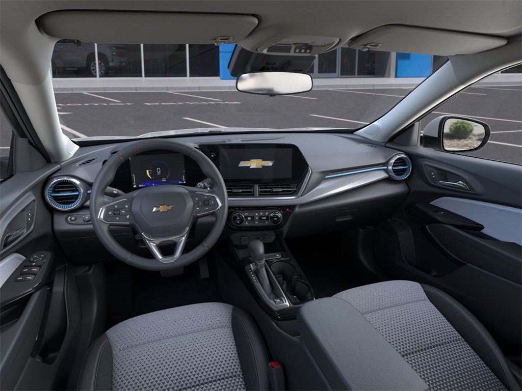 2025 Chevrolet Trax LT photo 13