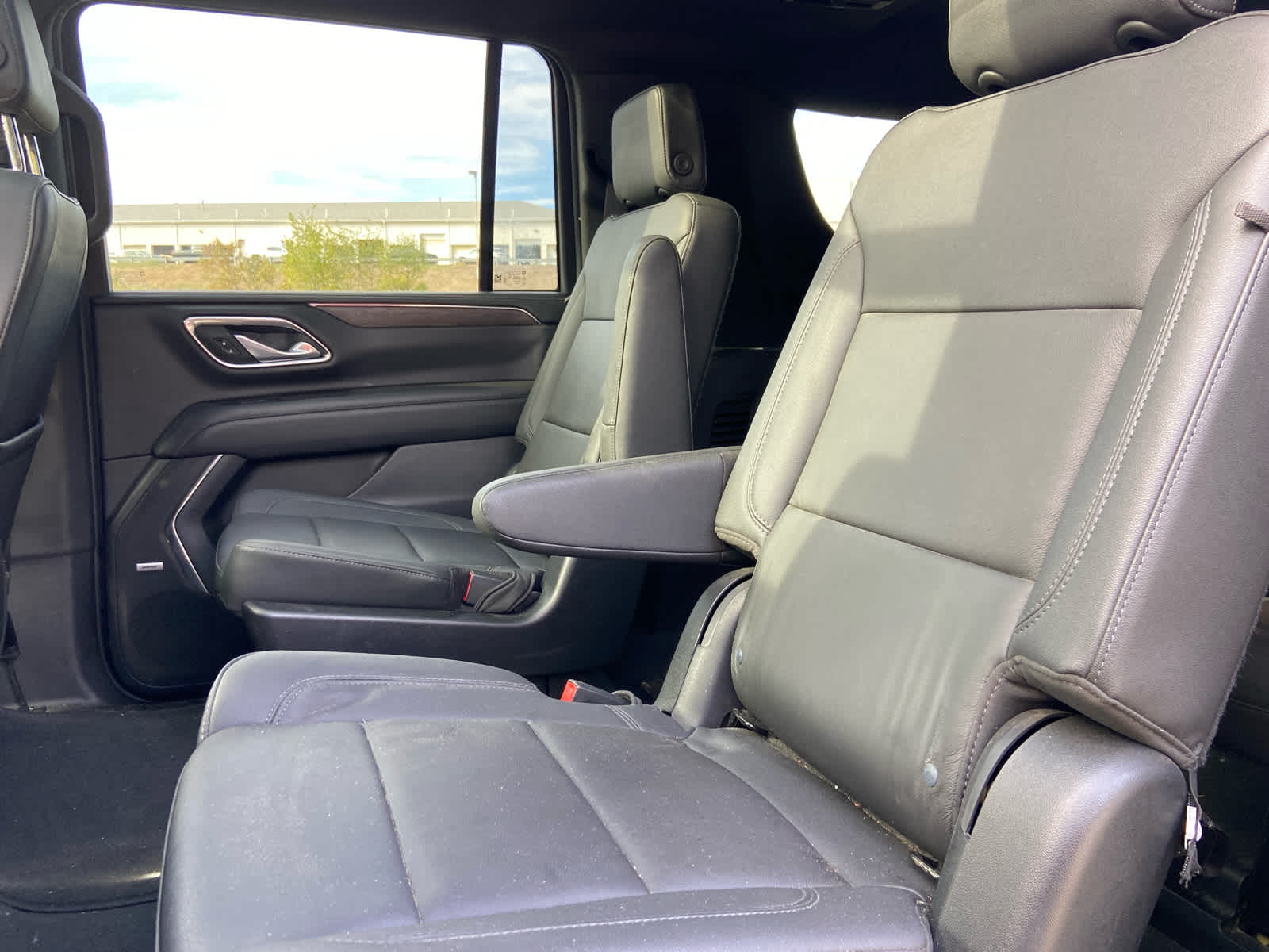 2023 Chevrolet Suburban LT photo 12