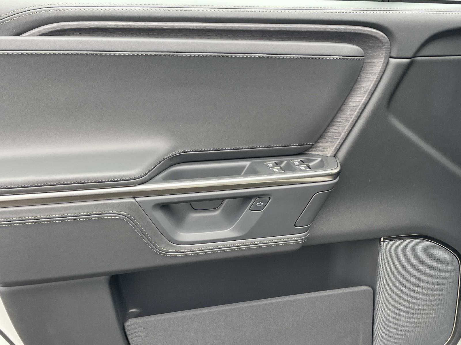 2025 Rivian R1S Adventure photo 15