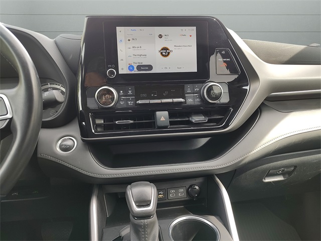 2024 Toyota Highlander LE photo 14