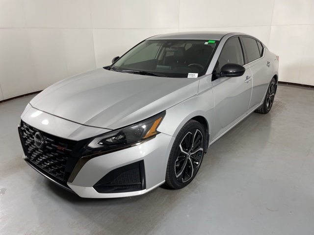 2023 Nissan Altima 2.5 SR photo 4