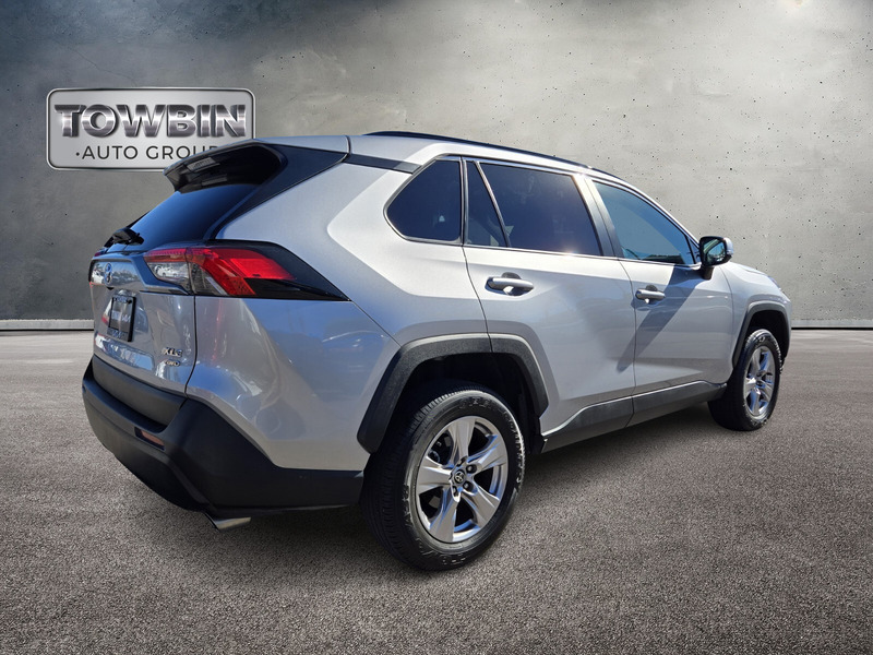 2022 Toyota RAV4 XLE photo 4