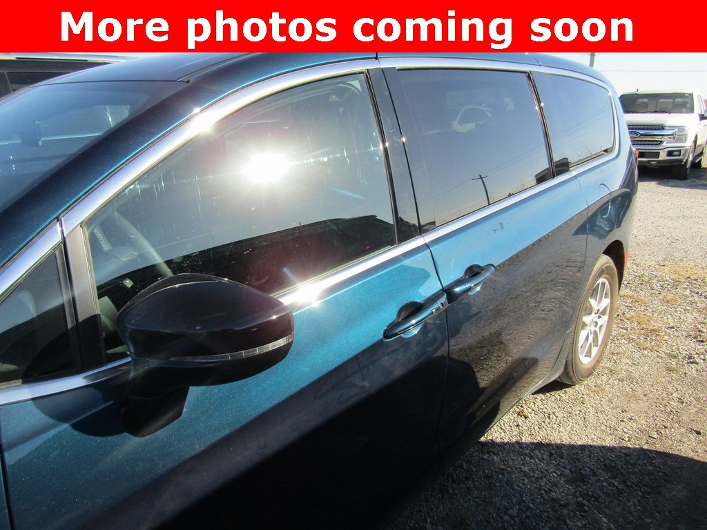 2025 Chrysler Pacifica photo 2