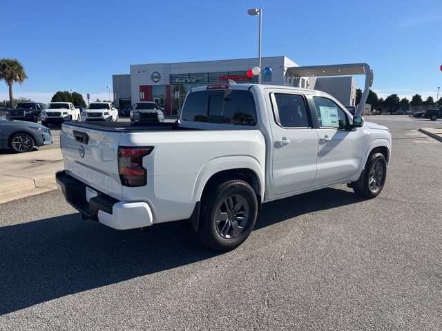 2025 Nissan Frontier Crew Cab SV photo 3