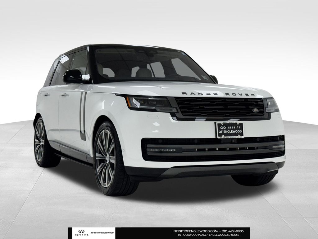 2023 Land Rover Range Rover SE photo 2