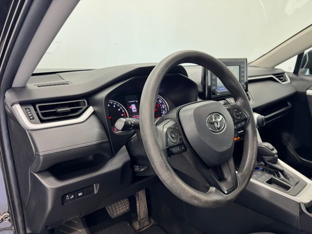 2021 Toyota RAV4 LE photo 33