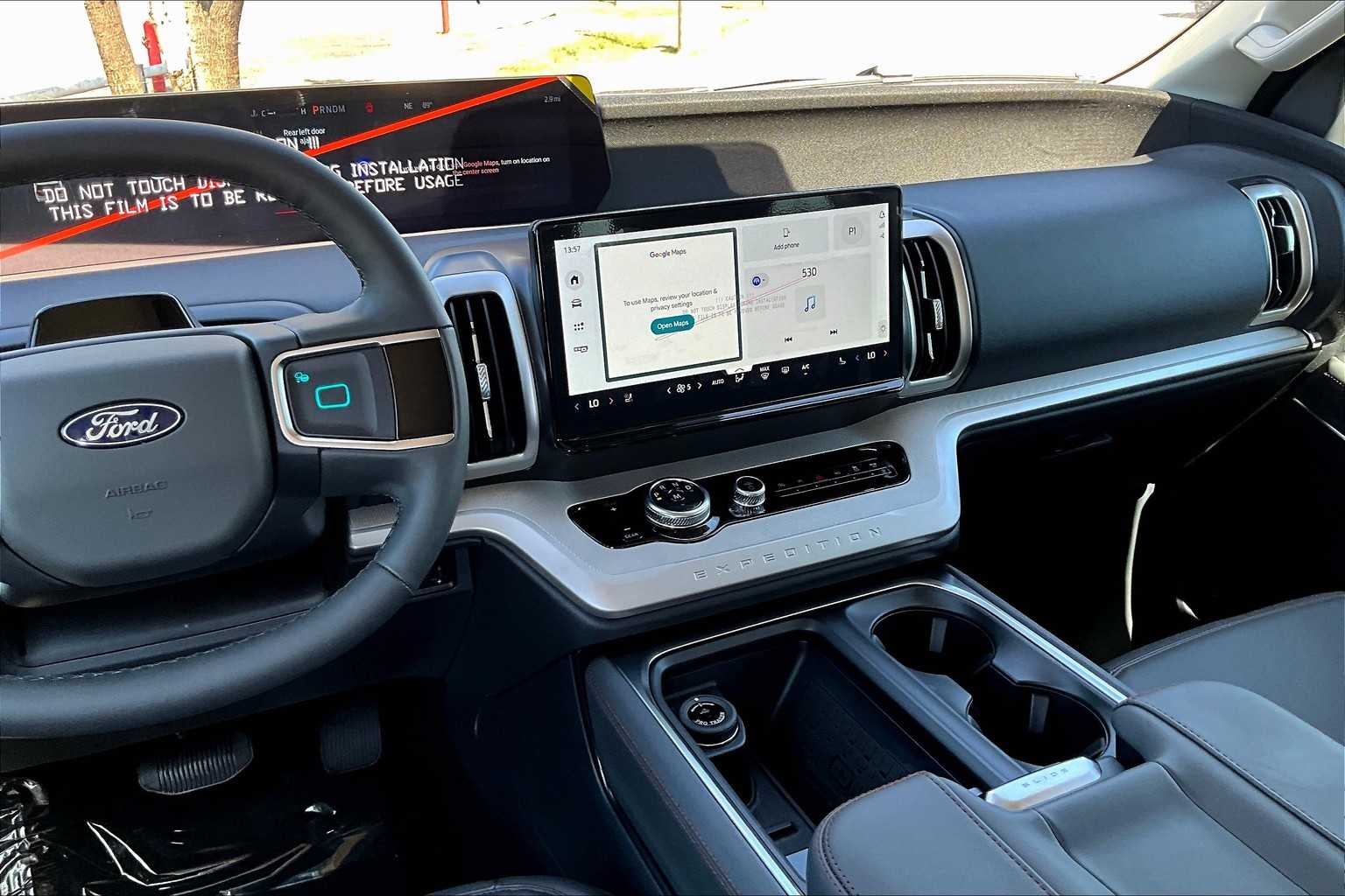 2025 Ford Expedition photo 3