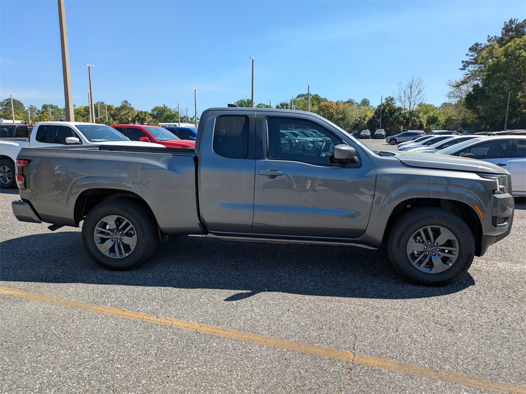 2025 Nissan Frontier SV photo 3