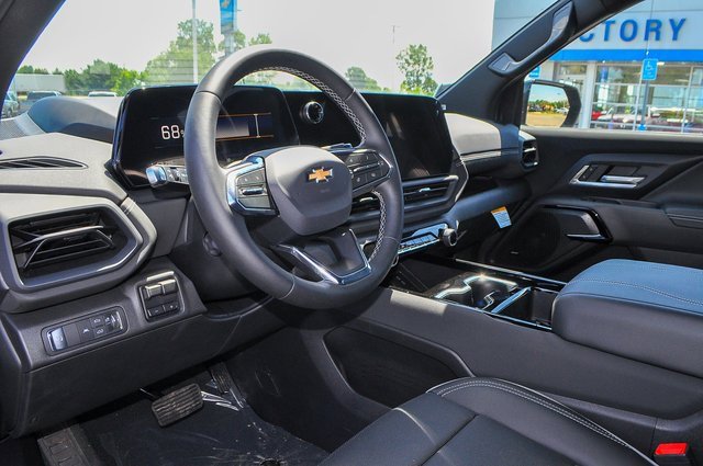 2025 Chevrolet Silverado EV LT photo 6