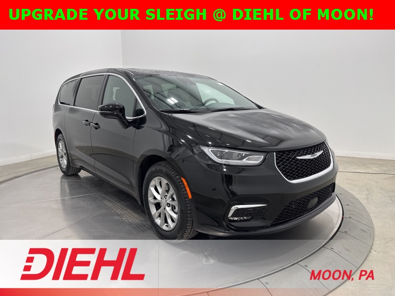 2026 Chrysler Pacifica Limited's photo