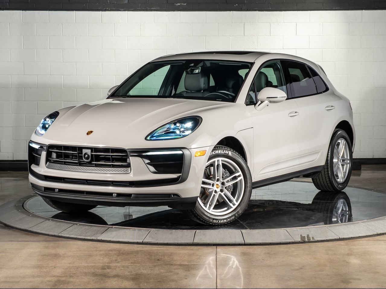 2025 Porsche Macan T's photo