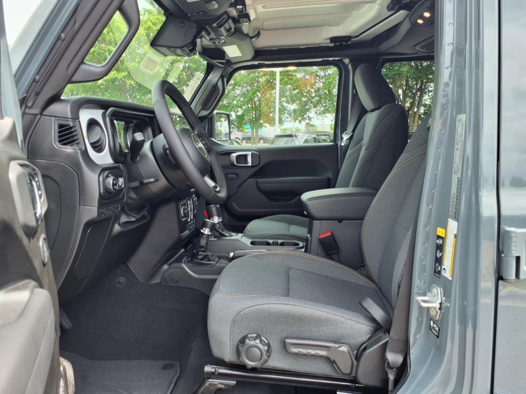 2025 Jeep Gladiator Sport S photo 3