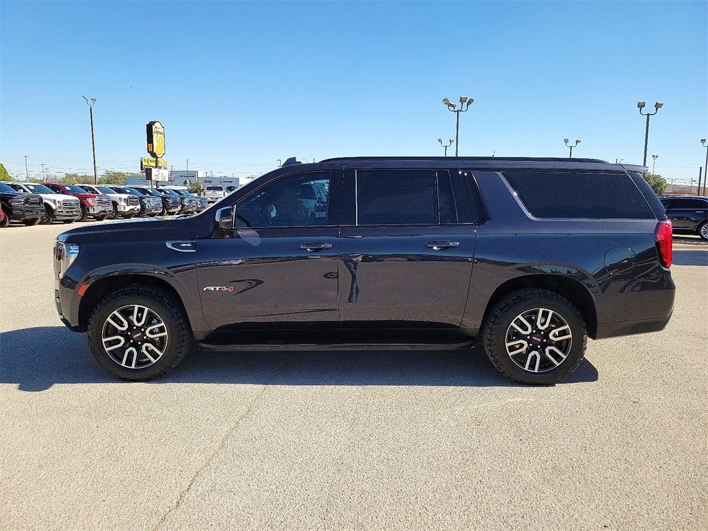 2023 Gmc Yukon XL AT4 photo 2