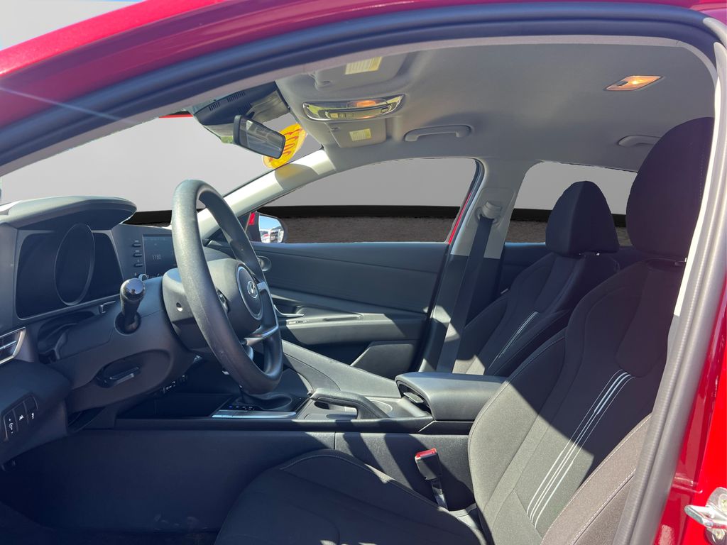 2023 Hyundai Elantra SEL photo 9