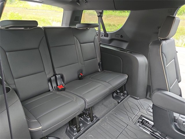 2025 Chevrolet Suburban Premier photo 12