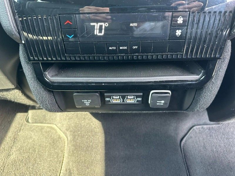 2023 Jeep Wagoneer L Series II photo 9