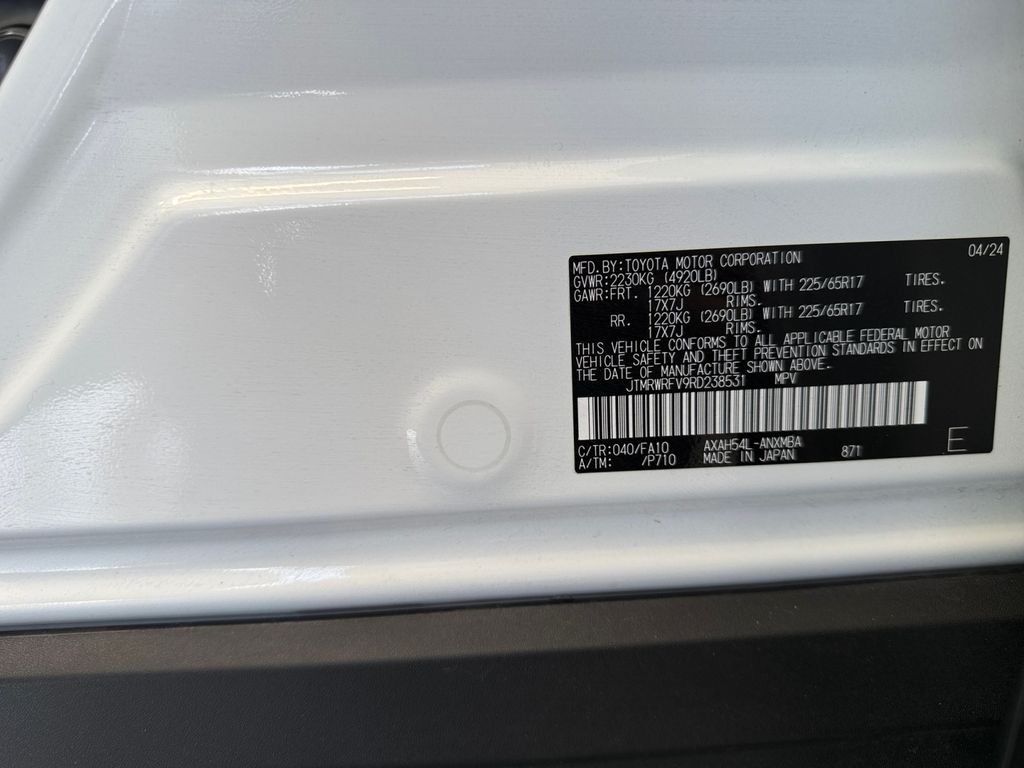 2024 Toyota RAV4 Hybrid XLE photo 18