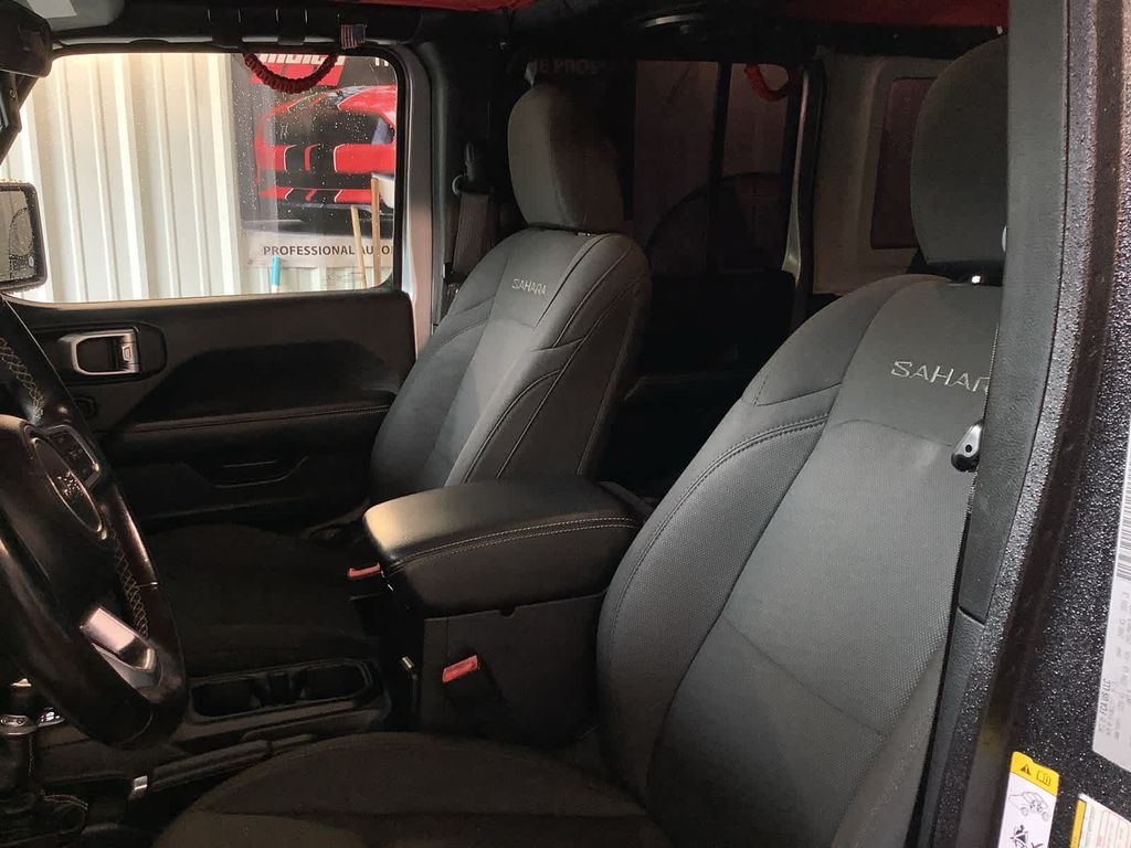2020 Jeep Wrangler Unlimited Sahara photo 24